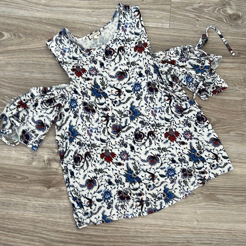 Cold shoulder knit top